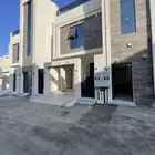 للبيع شققارضيه ورواف علويه بدرج داخلى وخارجى احد رفيده