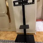 للبيع 3 طاولات وستاند شاشات ومكنسه للتنظيف