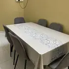 طاولة 6 كراسي بحاله جيدة ب200 ريال قابل للتفاوض