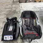 كرسي سيارة للأطفال