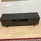 سرير و طاولة تلفزيون