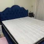 سرير مقاس كينغ ومرتبة للبيع مستخدمة