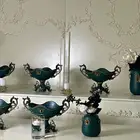 طاوله ضيافه مع فازات وصياني
