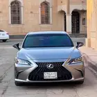 للبيع لكزس 23 نظيف هايبرد 300