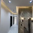 للبيع شقة علويه نظام دور من 6 غرف وسطح خاص بالخميس 500 الف