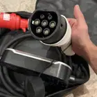 شاحن سيارات كهربائيه