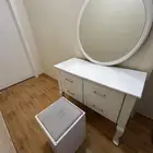 تسريحه مع كرسي ومرايه