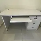 مكتب أبيض   كرسي دوار أبيض