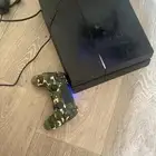 سوني نضيف معه يده وشريط وكل اغرضه