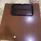 طاولة مع حماية على السوم