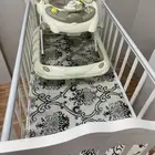 سرير طفل ومشايه طفل