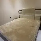 سرير مع مرتبه وتسريحه