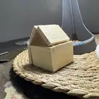 كوخ للبيع بلون البني ديكور