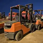 فور كلفت رافعه شوكية للإيجار يومي شهري علا حسب الطلب