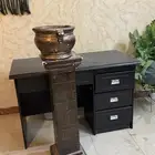 مغسلة وطاولة