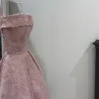 فستان حفله طبعا فالواقع وردي زاهي