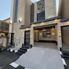 للبيع روف علوي بموقع مميز ومكتمل الخدمات بالموسى خميس مشيط