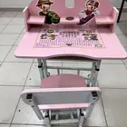 طاولة مع كرسي