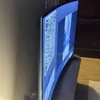 شاشة 65 بوصه منحنيه بالوان واضحه