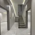 للبيع دور أرضي بتصميم روف 6 غرف خلف أسواق العثيم بالمحالة