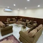 طقم كنب جديد للبيع مع الطاولات