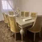طاولة طعام من ثمان كراسي راقي