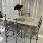 طاوله طعام جديده. للبيع