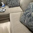 كنب وطاولة تلفزيون
