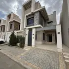للبيع فلل مودرن ع شارع 20 م دورين وملحق شرق الخميس