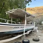 قارب للبيع مع العربية