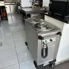 مطعم للتقبيل بكامل معداته