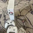 السلام عليكم للبيع اكس بوكس سيريس اس نضيف مع يدتين واغراضه