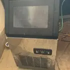صانعة ثلج وفلتر