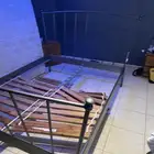 سرير للبيع حديد نظيف