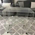 طاولة استقبال شفاف