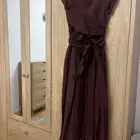 فساتين جديدة ومستعملة استعمال نظيف