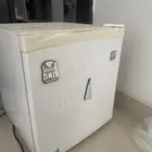 ثلاجة صغيره مستعمله للبيع السريع