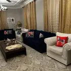 طقمين كنب والفرشه اللي ف الصوره بدون الطاولات 4000