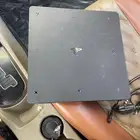 سوني 4 للبيع لا يعمل ما ادري ايش يحتاج معه يد