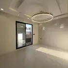 شقه علويه 6 غرف بدرج داخلي للسطح ابها قرب المطار-بسعر540الف