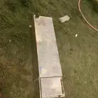 تانكي اللومنيوم وفيه شنطة صغيرة