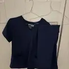 سكراب كحلي قريز اناتومي بلوزه و بنطلون المقاس S