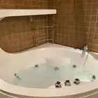 جاكوزي بتصميم مميز شبه جديد استعمال بسيط جدا