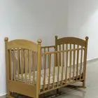 سرير أطفال للبيع   مفرشة 3 متر في 1