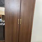 خزانة ملابس مستعملة
