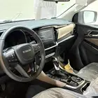 ام يو اكس 2025