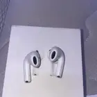 ابل ايربودز 4 استخدام خفيف ونظيفه