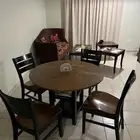 غرفة نوم وطاولة طعام وصوفا