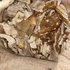 يوجد 2 كيس كبير خبز والخبز مافيه اي عفن كله نظيف