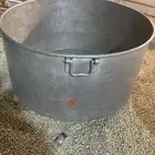 للبيع قدر حشو قديم وثقيل وقز عدد 2 جدد